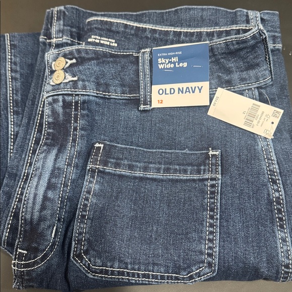 Extra High-Waisted Wide-Leg Jeans - Picture 3 of 4